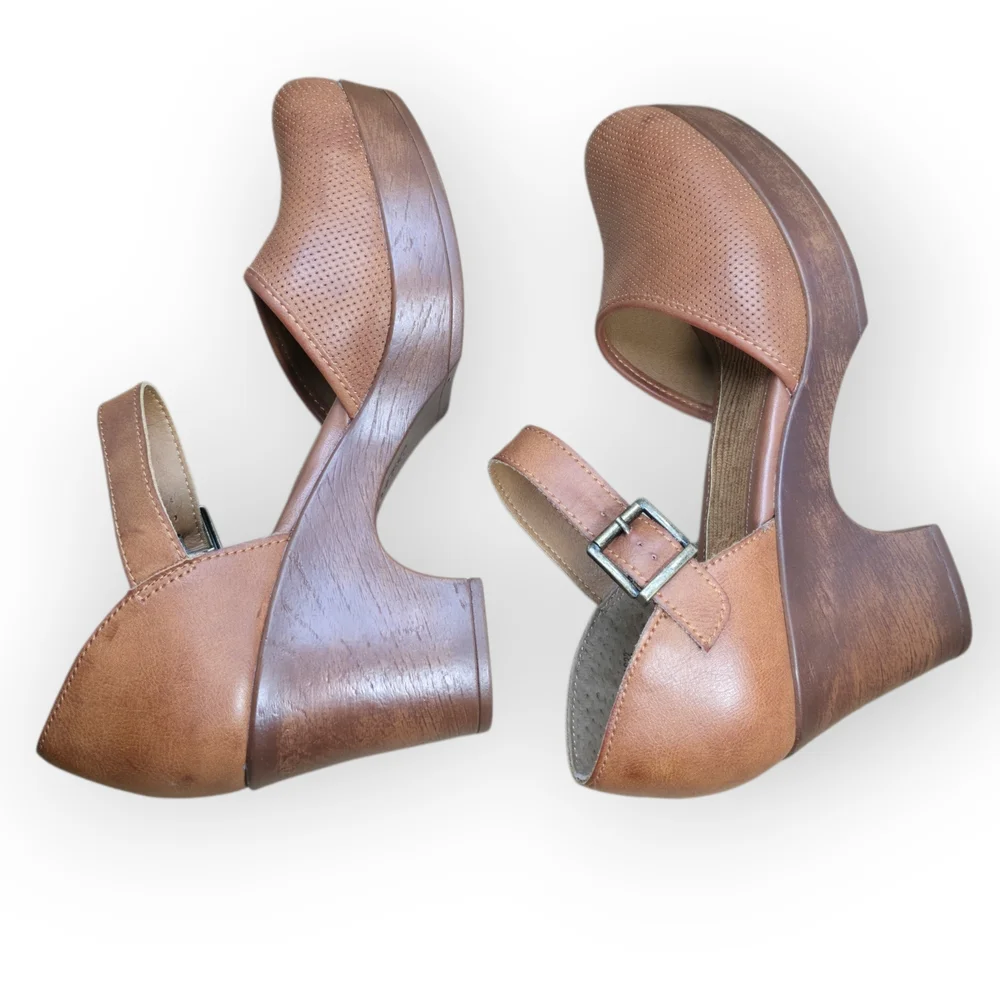 b.o.c. Gia clogs in brown leather, size 9. Mary Jane comfort shoes with block he